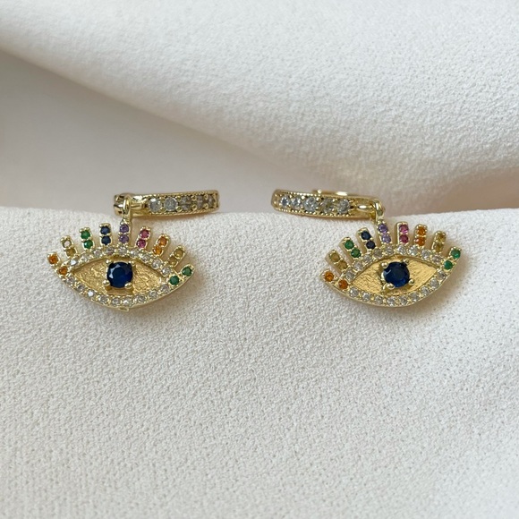 Eye Earrings - Picture 2 of 3